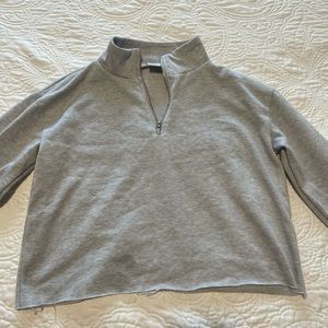 Cropped grey sweatshirt